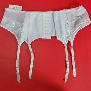 Coquette Sturdy White Garter Belt – New With Tags (8 Available)